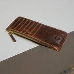 Carica l&#39;immagine nel visualizzatore di Gallery, Field Day Wallet Waxed Buffalo Hide
