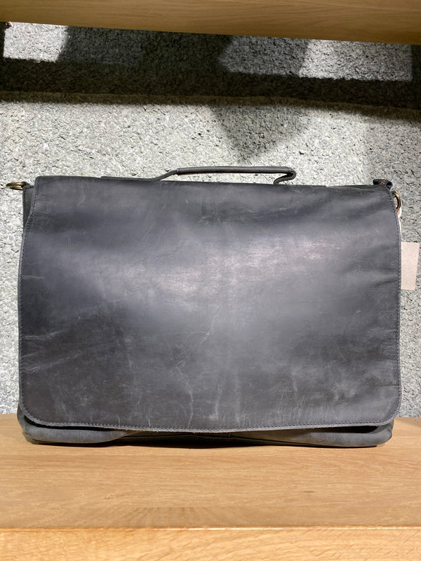 Annandale Postal 16 Black