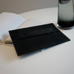 Lade das Bild in den Galerie-Viewer, Newton 11 Tablet Case Cowhide Black
