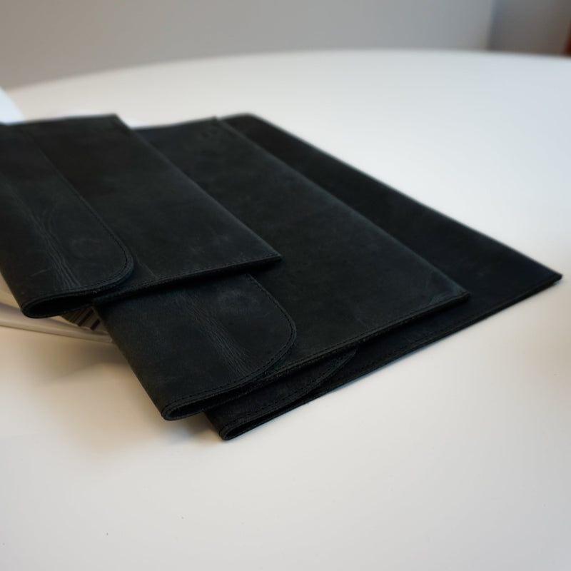 Newton 14 Laptop Case Cowhide Black