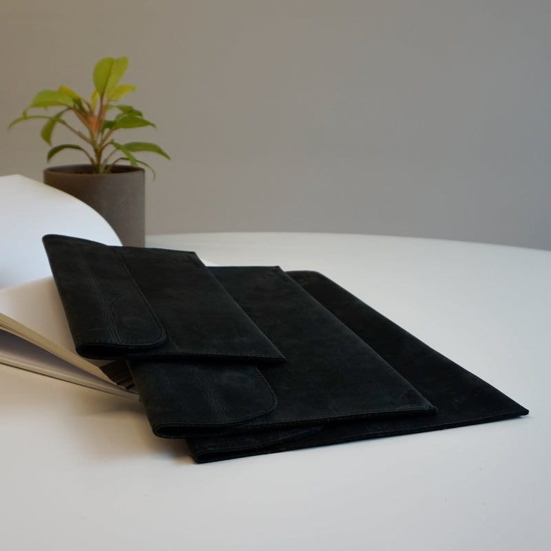Newton 14 Laptop Case Cowhide Black