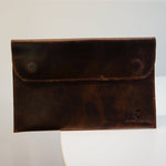 Carica l&#39;immagine nel visualizzatore di Gallery, Newton 8 Small Tablet Case Waxed Buffalo Hide
