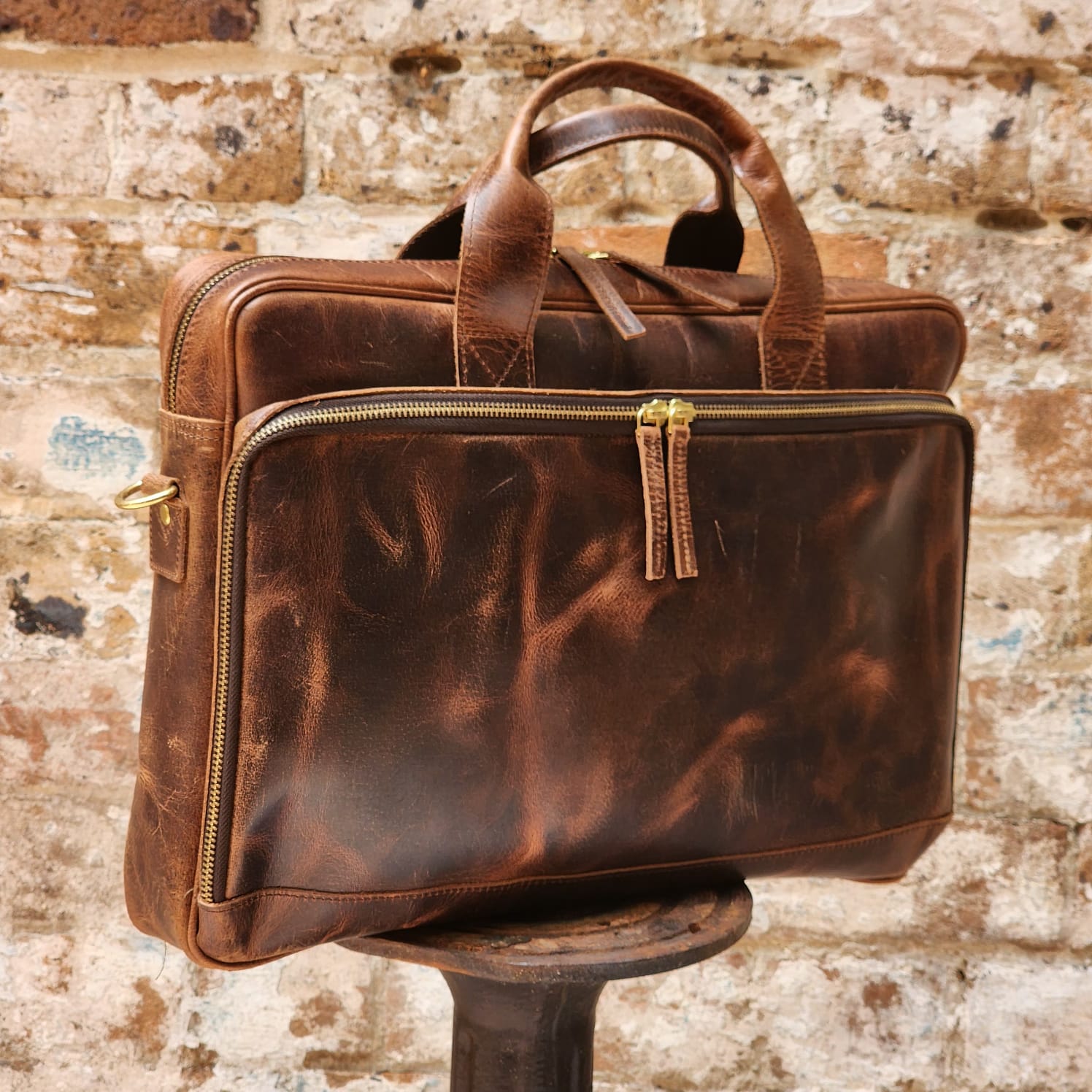 PYRMONT 16-BUFF-ZIP-LAPTOP BAG-BROWN