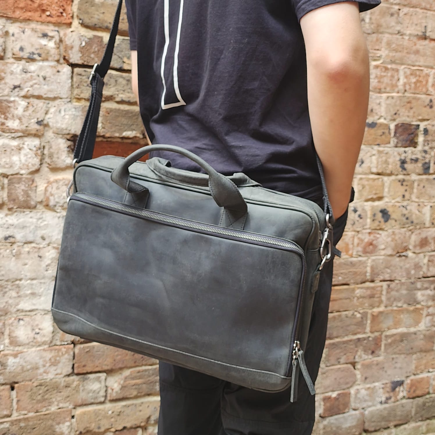 PYRMONT 16-BUFF-ZIP-LAPTOP BAG-BLACK
