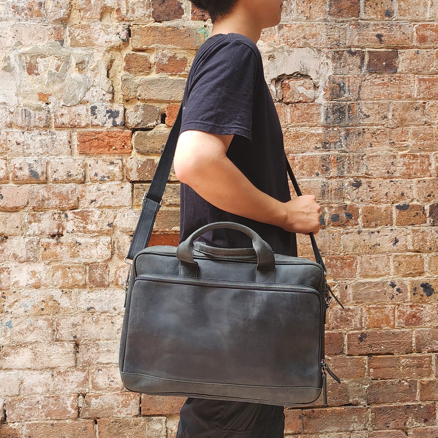 PYRMONT 16-BUFF-ZIP-LAPTOP BAG-BLACK