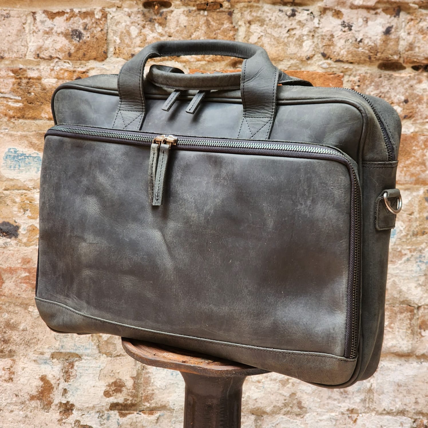 PYRMONT 16-BUFF-ZIP-LAPTOP BAG-BLACK