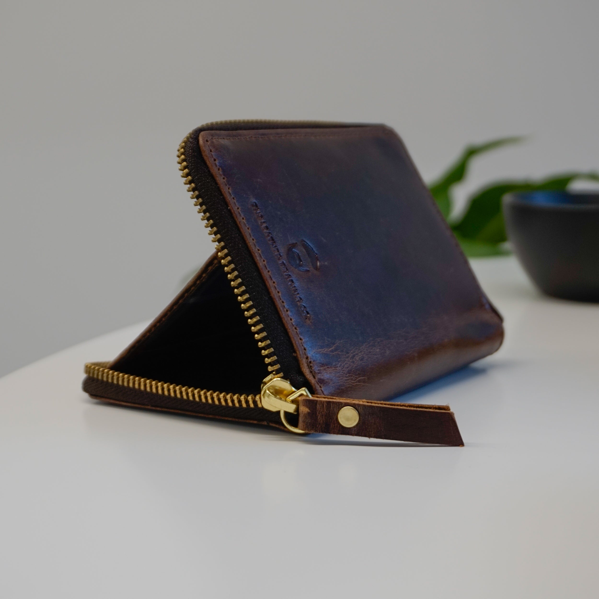 Tassie Wallet Waxed Buffalo Hide